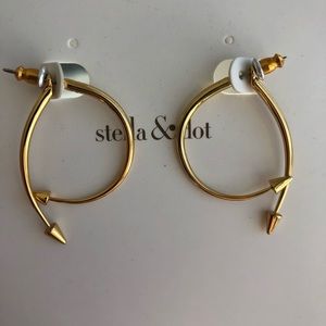 Stella & Dot arrow earrings in gold